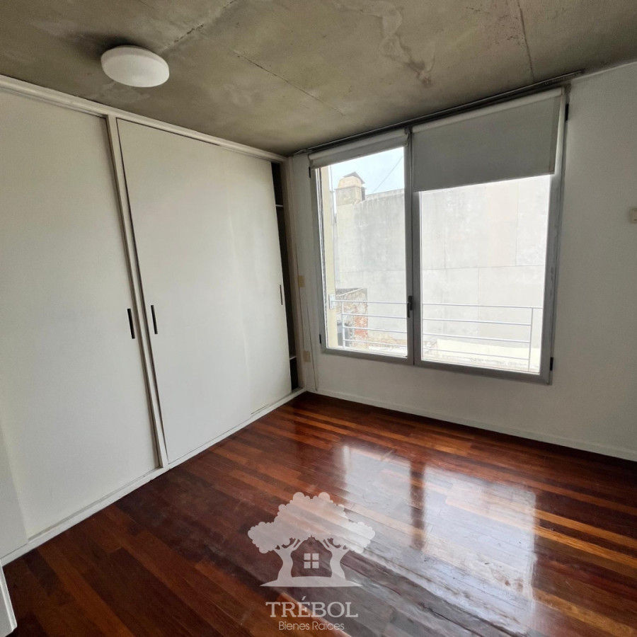 Apartamento ID.104 - Venta Apartamento 1 Dormitorio Dúplex Con Renta Ciudad Vieja Montevideo V 