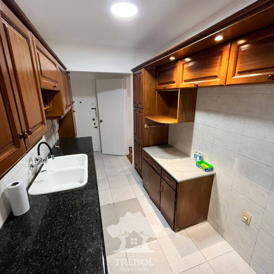 Apartamento ID.137 - Alquiler Apartamento 4 Dormitorios Pocitos Montevideo D