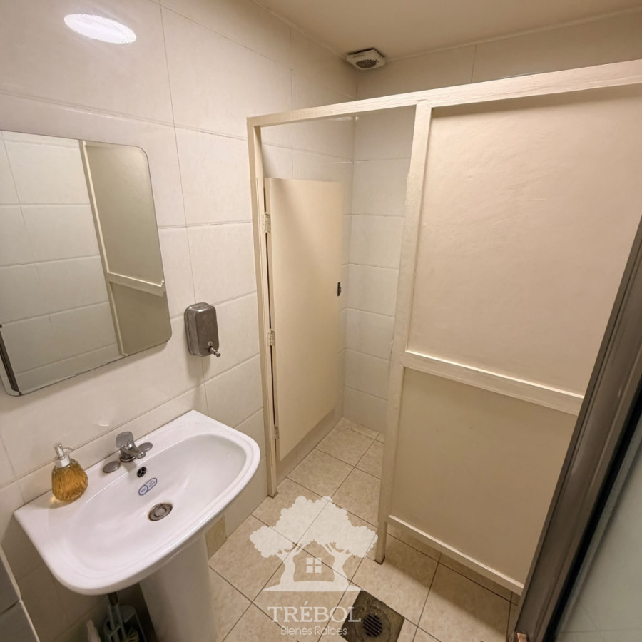 Apartamento ID.363 - Alquiler Local  Ciudad Vieja Montevideo D