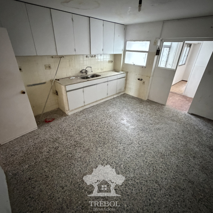 Apartamento ID.47 - Venta Apartamento 4 dormitorios Centro Montevideo G