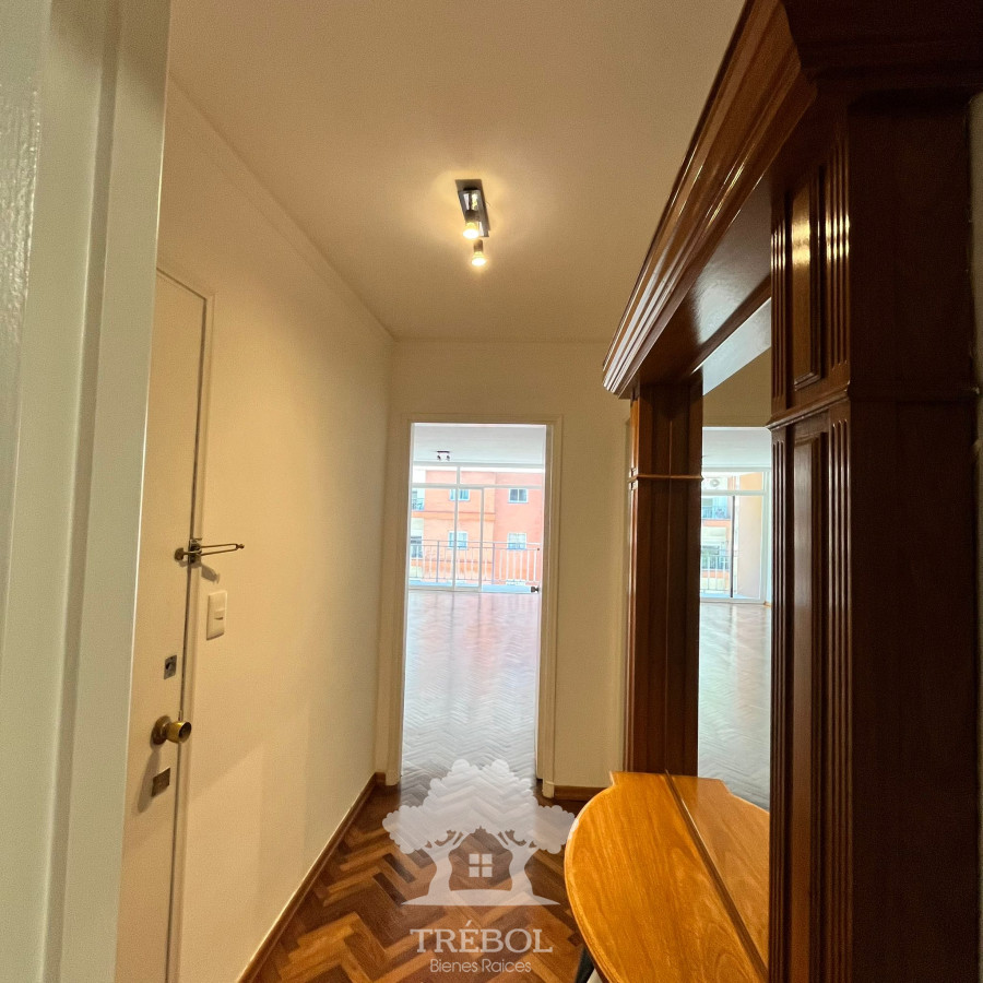 Apartamento ID.137 - Alquiler Apartamento 4 Dormitorios Pocitos Montevideo D