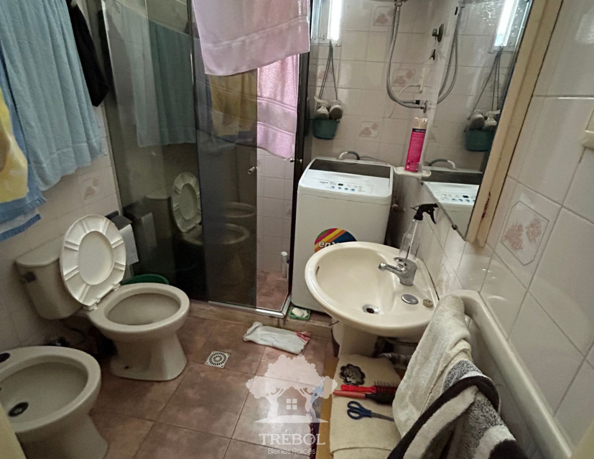 Apartamento ID.138 - Venta Apartamento 2 Dormitorios con Renta Ciudad Vieja Montevideo B