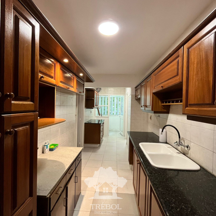 Apartamento ID.137 - Alquiler Apartamento 4 Dormitorios Pocitos Montevideo D