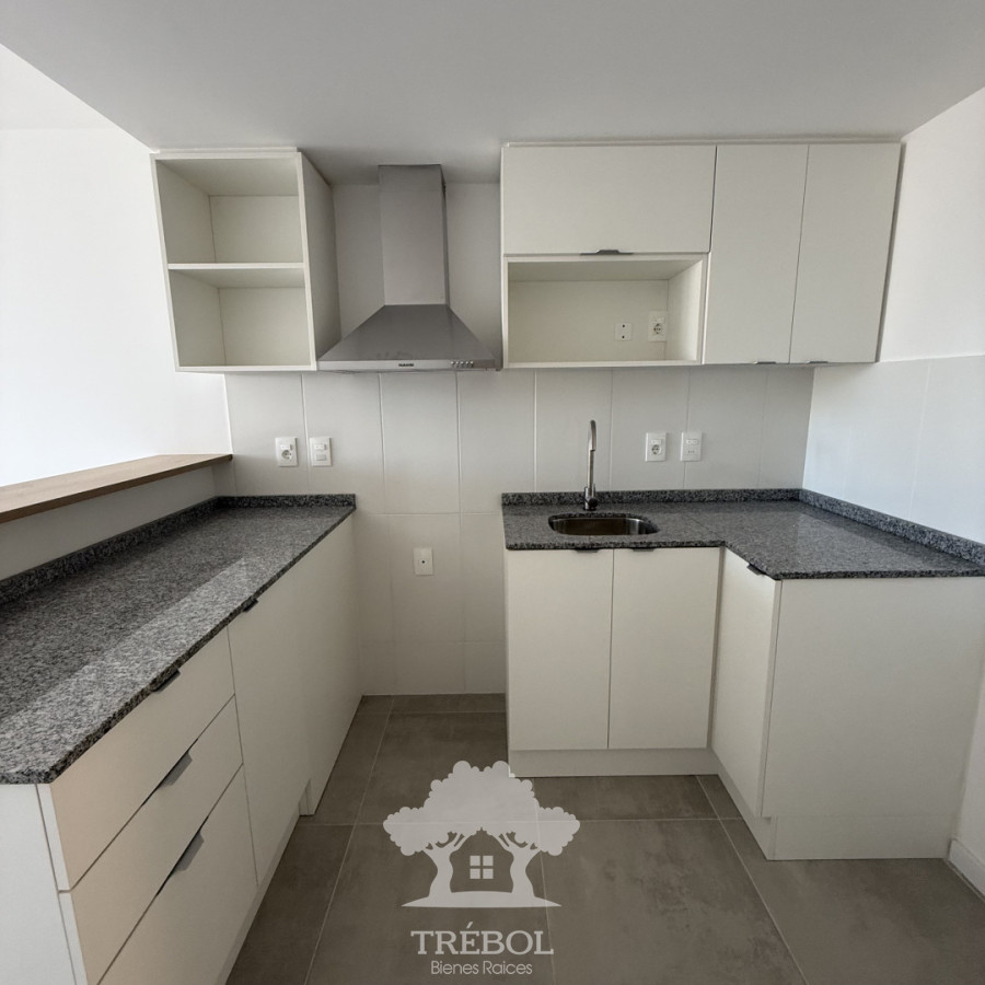 Apartamento ID.435 - Venta Apartamento 2 Dormitorios con Garage Centro Montevideo B