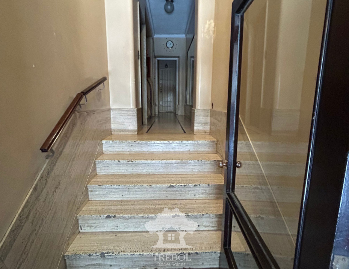 Apartamento ID.138 - Venta Apartamento 2 Dormitorios con Renta Ciudad Vieja Montevideo B