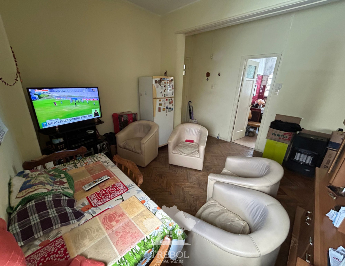 Apartamento ID.138 - Venta Apartamento 2 Dormitorios con Renta Ciudad Vieja Montevideo B