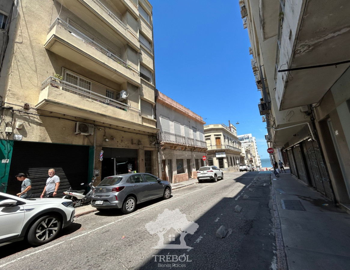 Apartamento ID.138 - Venta Apartamento 2 Dormitorios con Renta Ciudad Vieja Montevideo B