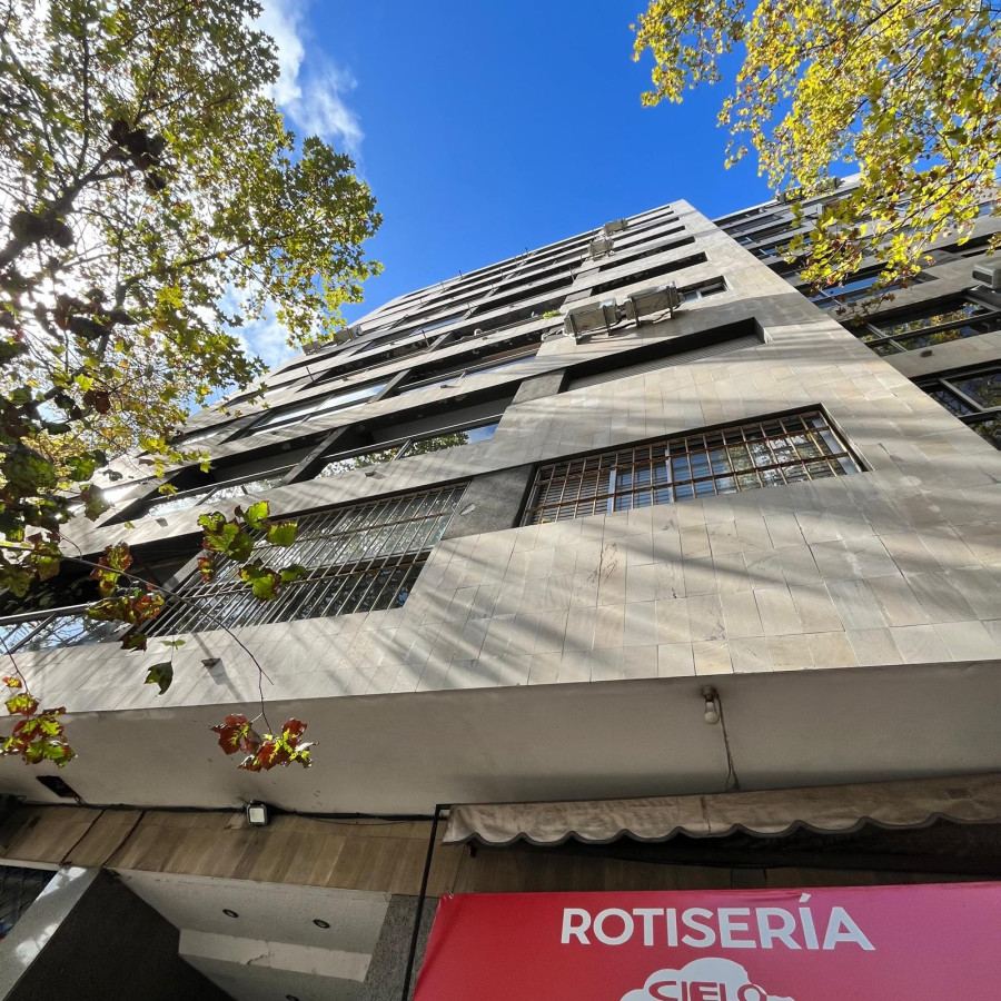 Venta Apartamento 2 Dormitorios con Garaje Cordón Montevideo V 