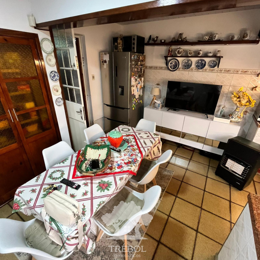 Casa ID.153 - Veta Casa 2 Dormitorios + 3 Apartamentos Rentados Ituzaingó Montevideo V 