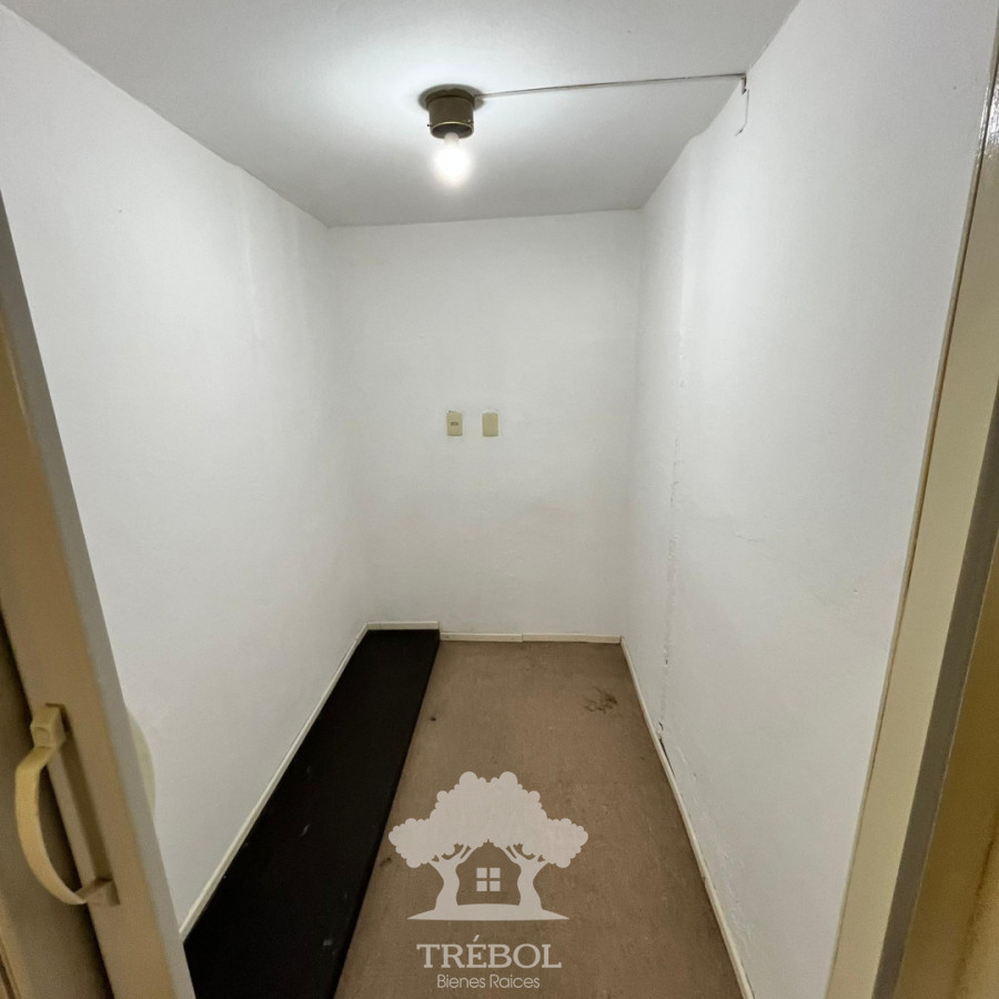 Casa ID.153 - Veta Casa 2 Dormitorios + 3 Apartamentos Rentados Ituzaingó Montevideo V 