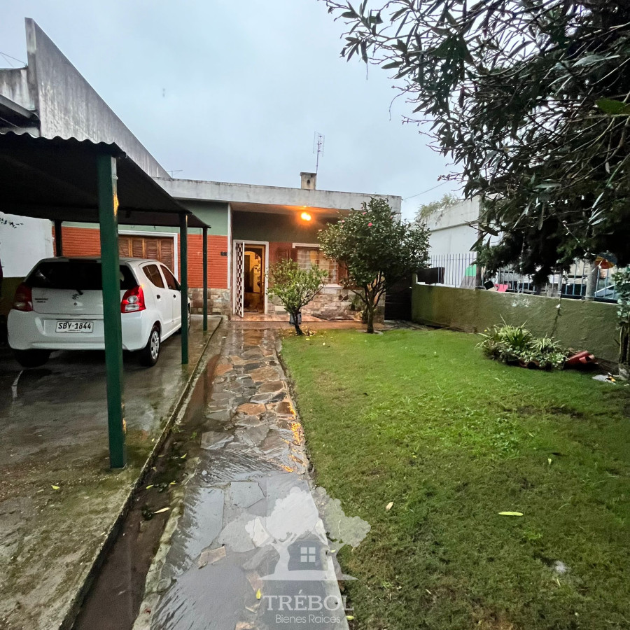 Casa ID.26 - Venta  Casa con Garaje y dos Apartamentos al fondo rentados Carrasco Norte Montevideo V