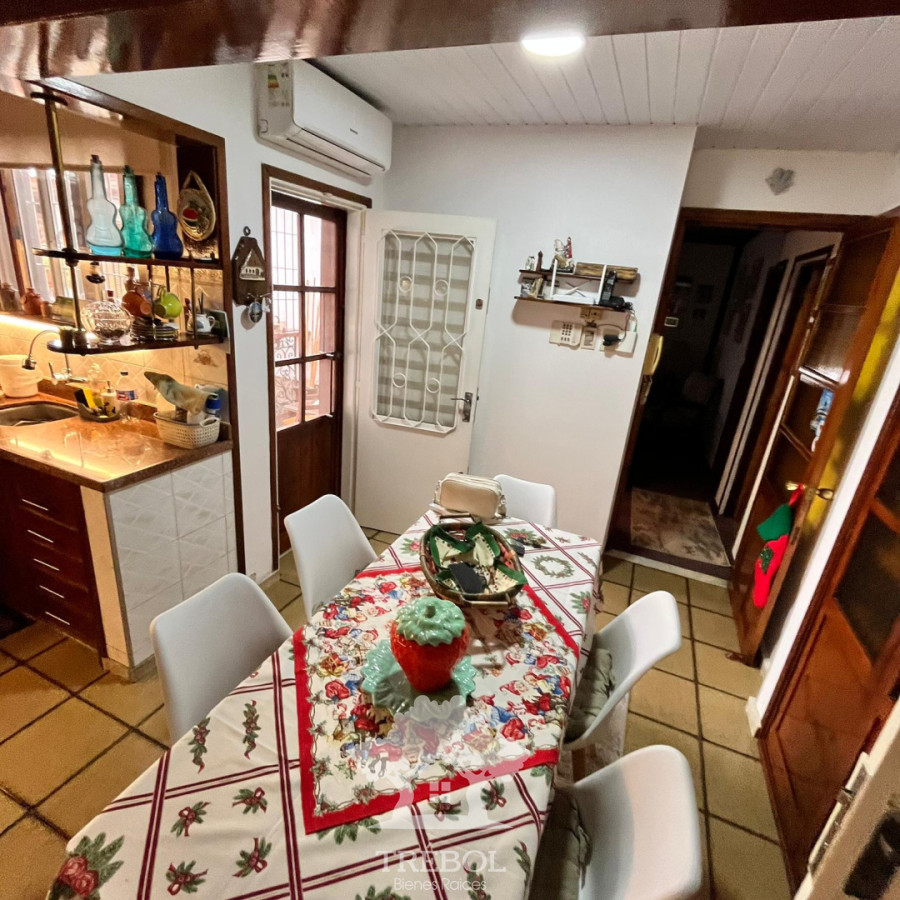 Casa ID.153 - Veta Casa 2 Dormitorios + 3 Apartamentos Rentados Ituzaingó Montevideo V 