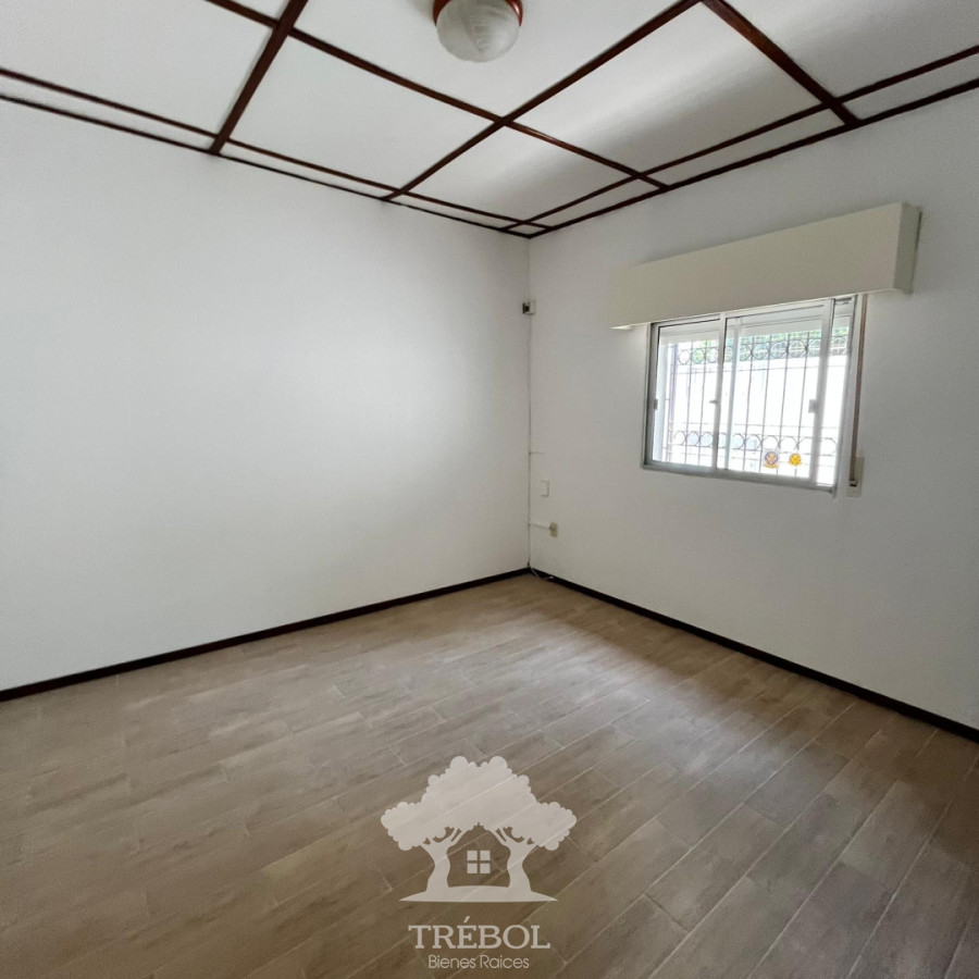 Casa ID.153 - Veta Casa 2 Dormitorios + 3 Apartamentos Rentados Ituzaingó Montevideo V 