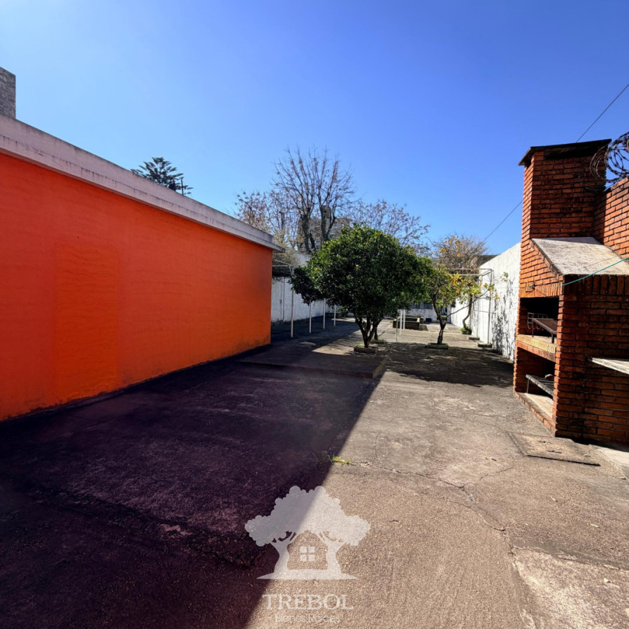 Casa ID.433 - Venta Casa 2 Dormitorios y Escritorio con Garaje Pérez Castellanos Montevideo V 