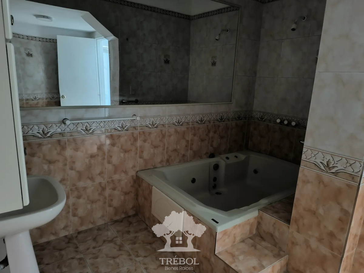 Casa ID.306 - Alquiler casa 4 Dormitorios Centro Montevideo D