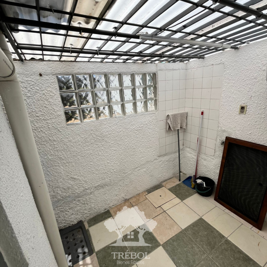 Casa ID.153 - Veta Casa 2 Dormitorios + 3 Apartamentos Rentados Ituzaingó Montevideo V 