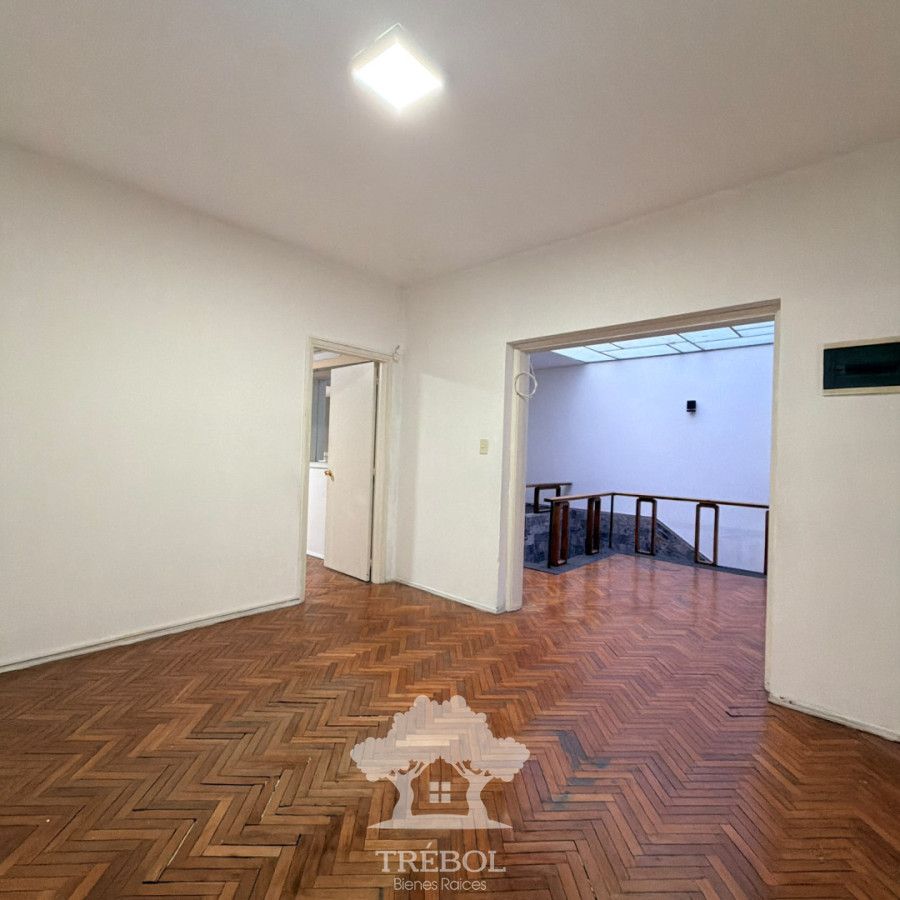 Casa ID.306 - Alquiler casa 4 Dormitorios Centro Montevideo D