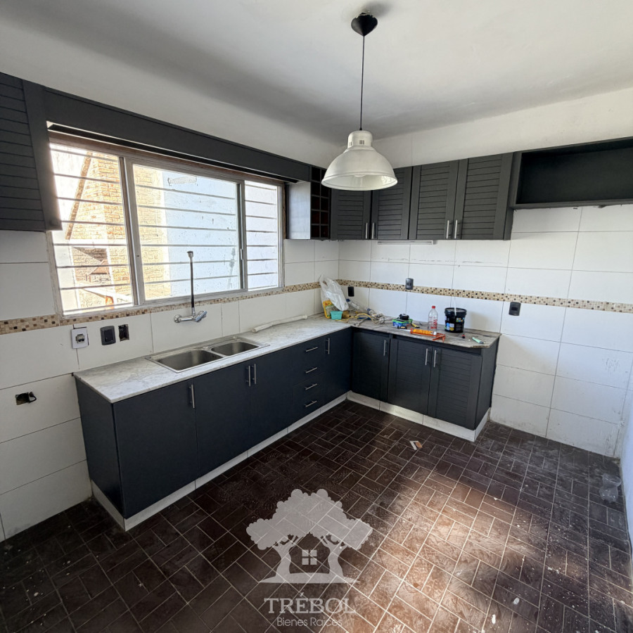 Casa ID.243 - Alquiler Casa 5 Dormitorios Ciudad Vieja  Montevideo G