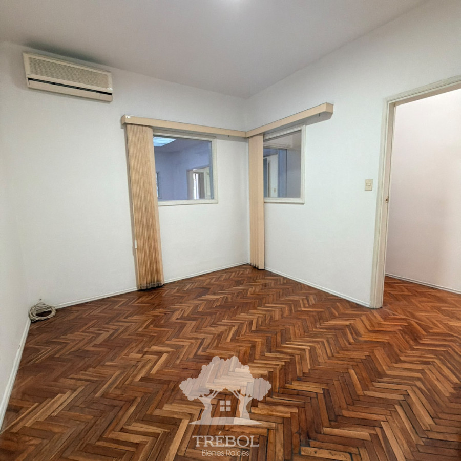 Casa ID.306 - Alquiler casa 4 Dormitorios Centro Montevideo D