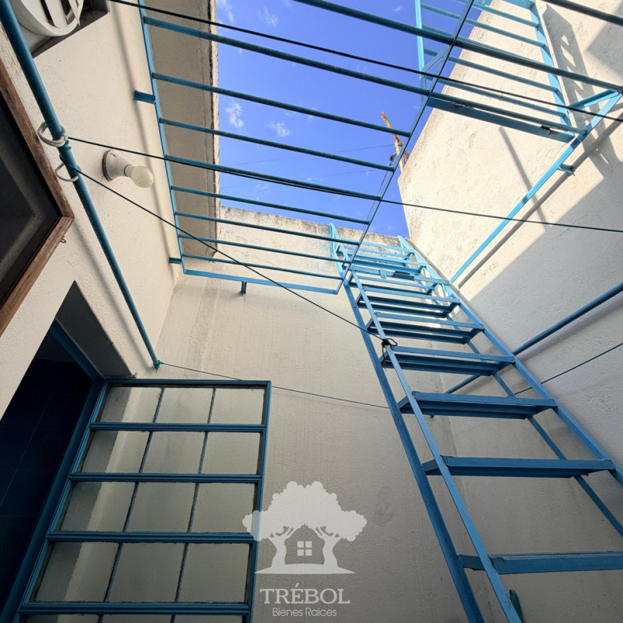 Casa ID.433 - Venta Casa 2 Dormitorios y Escritorio con Garaje Pérez Castellanos Montevideo V 