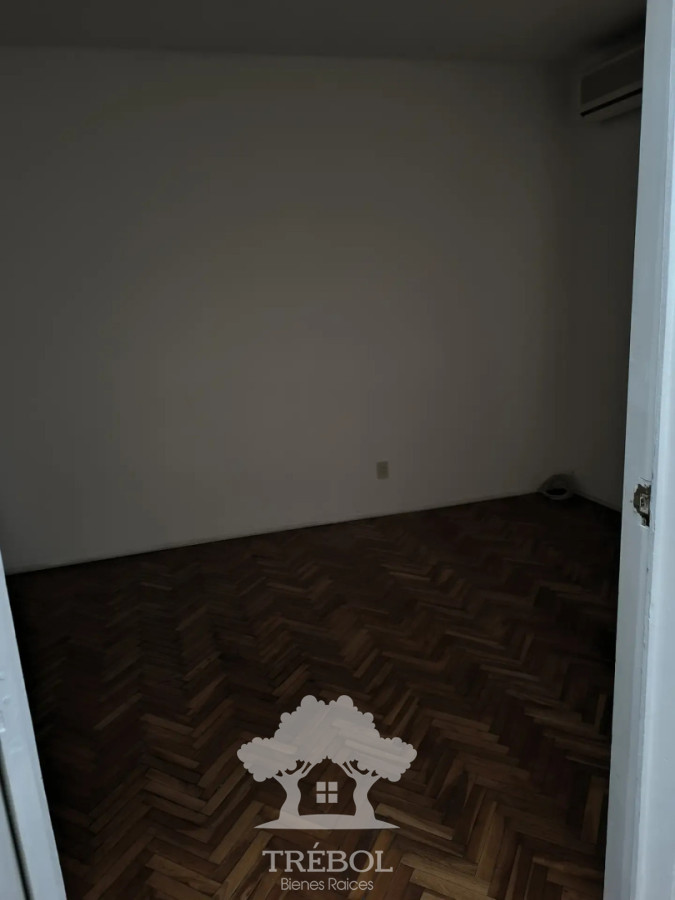 Casa ID.306 - Alquiler casa 4 Dormitorios Centro Montevideo D