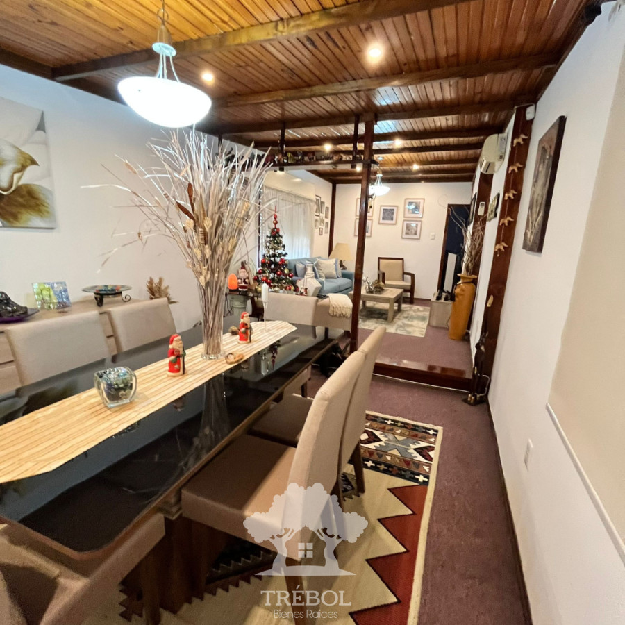 Casa ID.153 - Veta Casa 2 Dormitorios + 3 Apartamentos Rentados Ituzaingó Montevideo V 