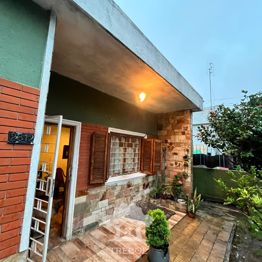 Casa ID.26 - Venta  Casa con Garaje y dos Apartamentos al fondo rentados Carrasco Norte Montevideo V