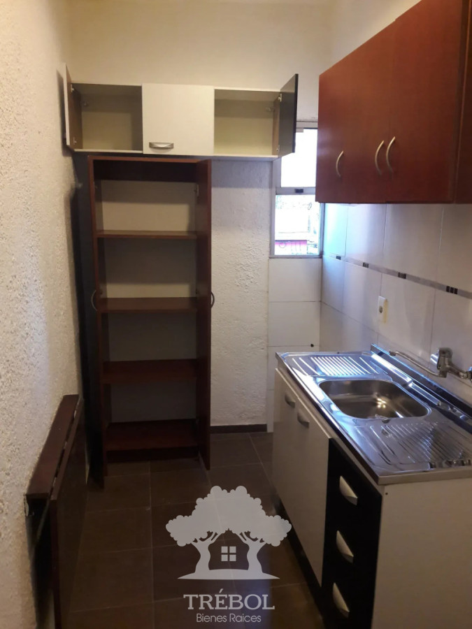Casa ID.413 - Alquiler Casa 1 Dormitorios Brazo Horiental Montevideo D