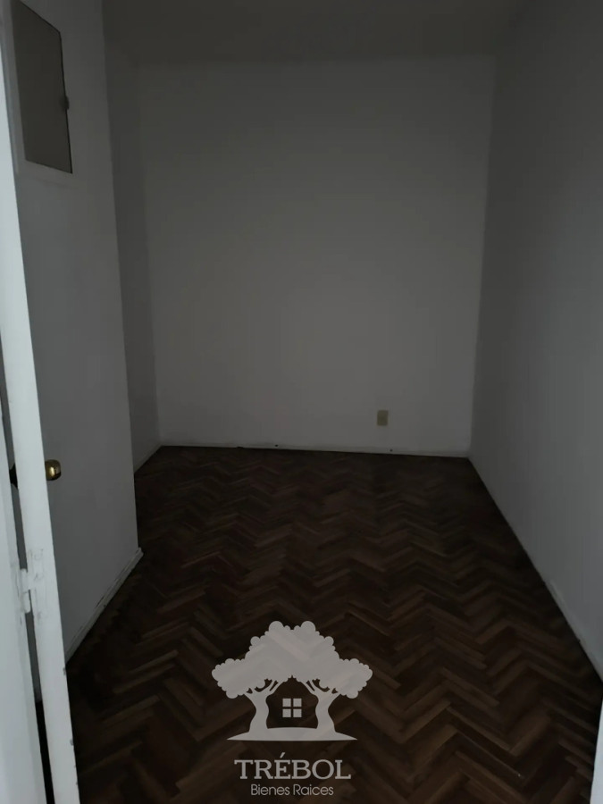 Casa ID.306 - Alquiler casa 4 Dormitorios Centro Montevideo D