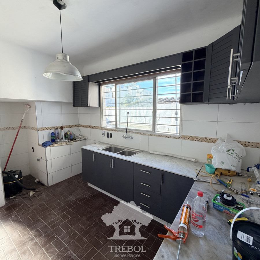 Casa ID.243 - Alquiler Casa 5 Dormitorios Ciudad Vieja  Montevideo G