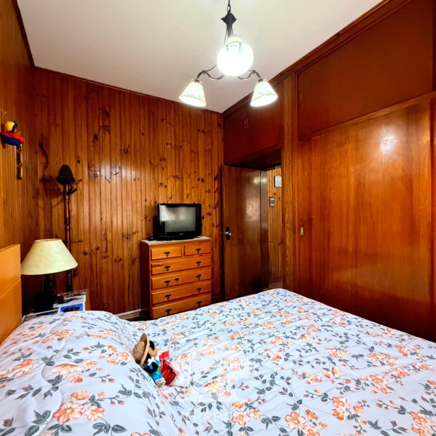 Casa ID.433 - Venta Casa 2 Dormitorios y Escritorio con Garaje Pérez Castellanos Montevideo V 