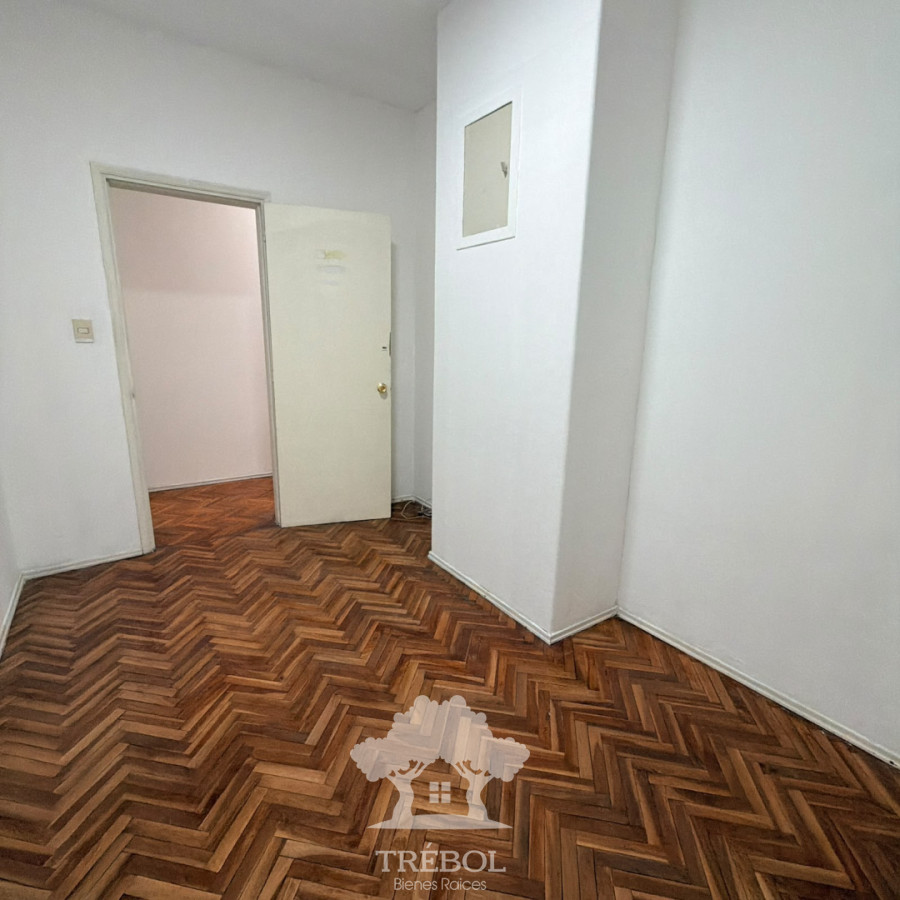 Casa ID.306 - Alquiler casa 4 Dormitorios Centro Montevideo D