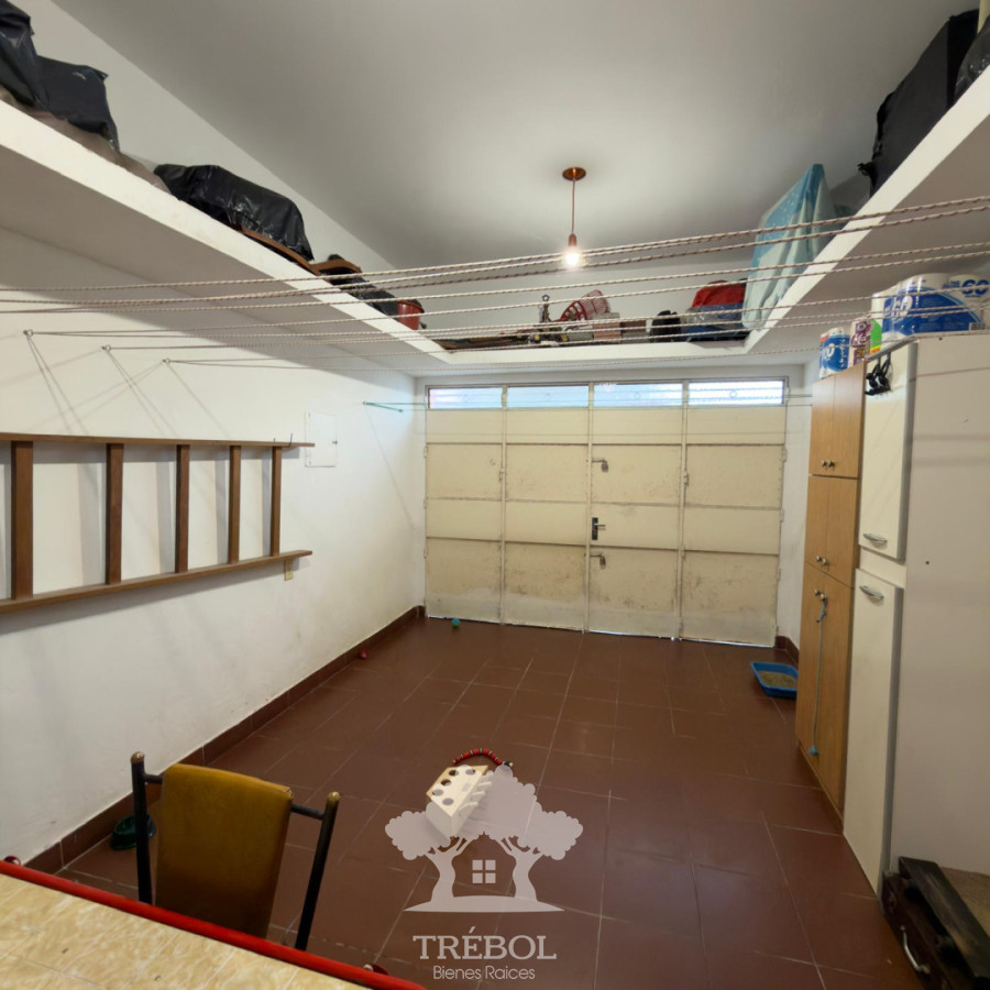 Casa ID.433 - Venta Casa 2 Dormitorios y Escritorio con Garaje Pérez Castellanos Montevideo V 