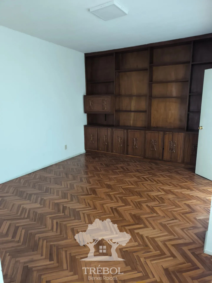 Casa ID.306 - Alquiler casa 4 Dormitorios Centro Montevideo D