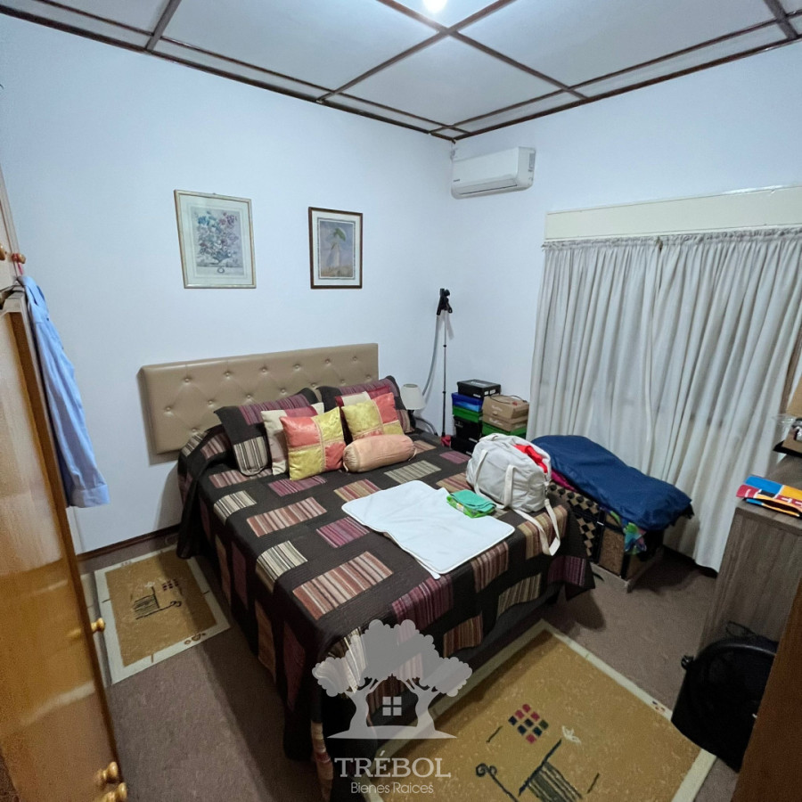 Casa ID.153 - Veta Casa 2 Dormitorios + 3 Apartamentos Rentados Ituzaingó Montevideo V 