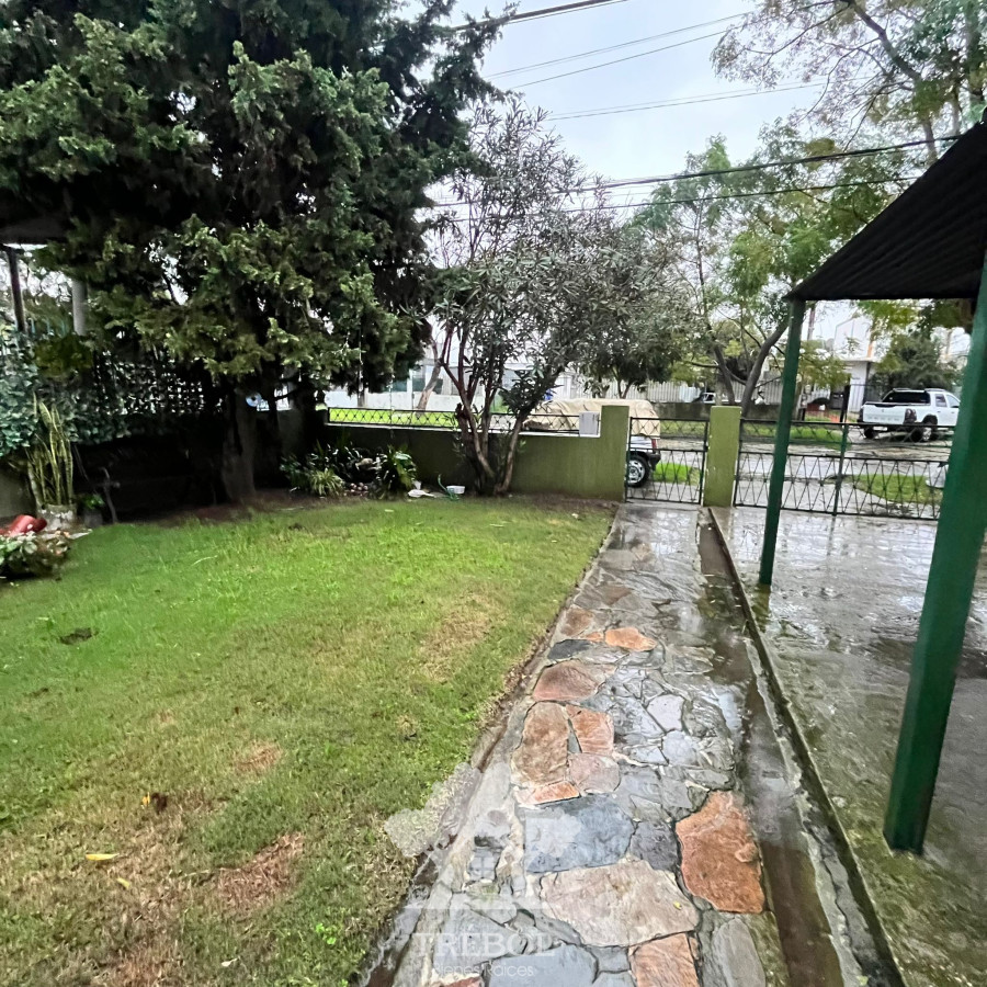 Casa ID.26 - Venta  Casa con Garaje y dos Apartamentos al fondo rentados Carrasco Norte Montevideo V