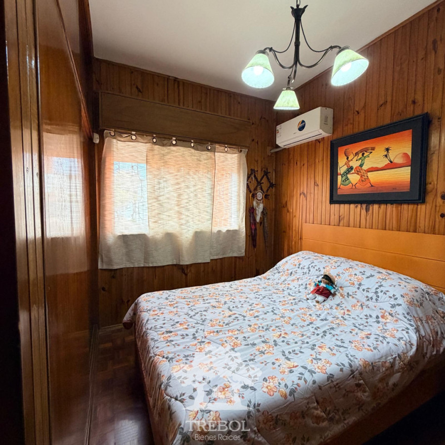 Casa ID.433 - Venta Casa 2 Dormitorios y Escritorio con Garaje Pérez Castellanos Montevideo V 