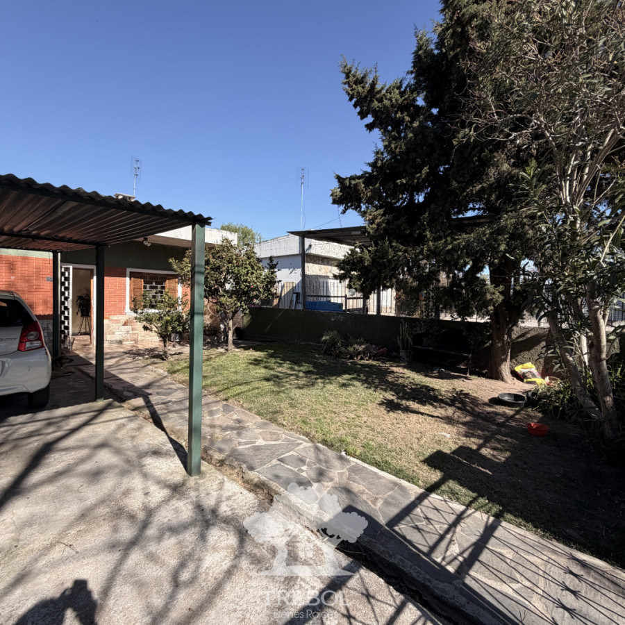 Casa ID.26 - Venta  Casa con Garaje y dos Apartamentos al fondo rentados Carrasco Norte Montevideo V
