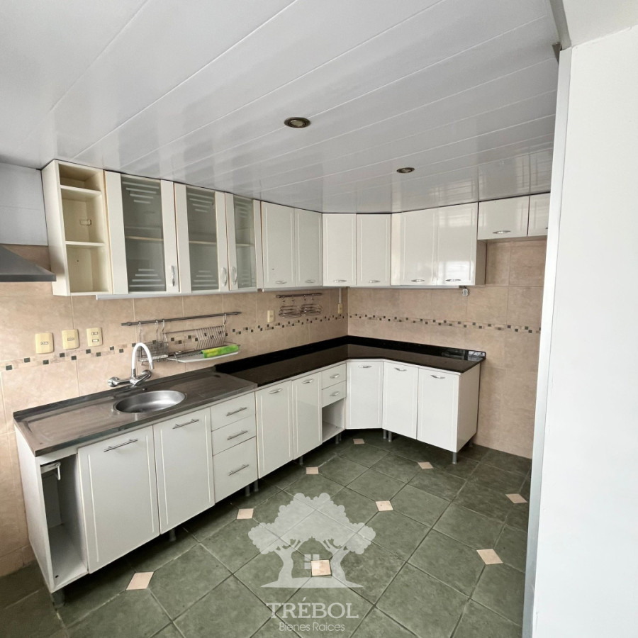 Casa ID.153 - Veta Casa 2 Dormitorios + 3 Apartamentos Rentados Ituzaingó Montevideo V 