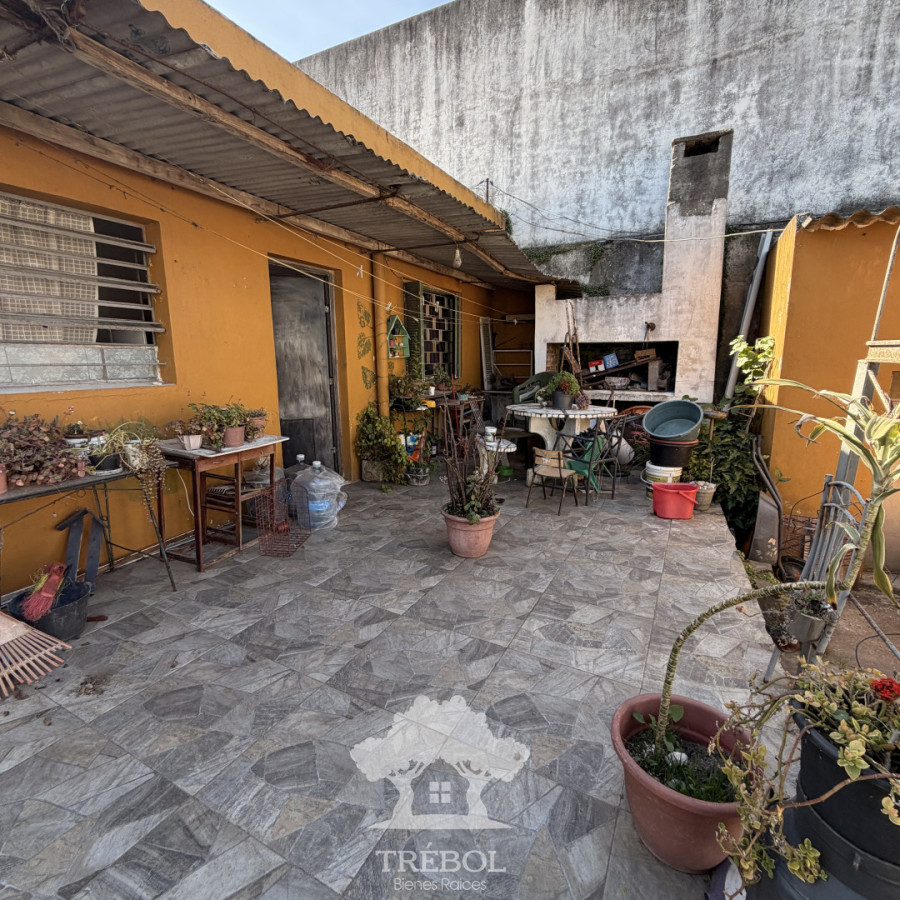 Casa ID.26 - Venta  Casa con Garaje y dos Apartamentos al fondo rentados Carrasco Norte Montevideo V