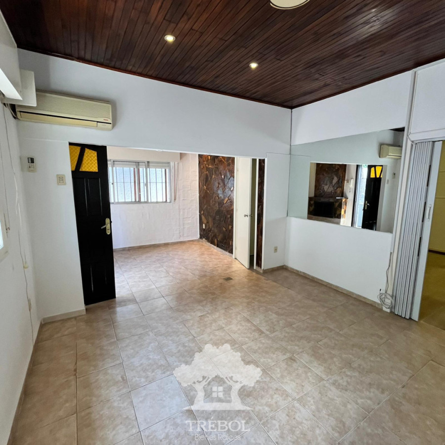 Casa ID.153 - Veta Casa 2 Dormitorios + 3 Apartamentos Rentados Ituzaingó Montevideo V 