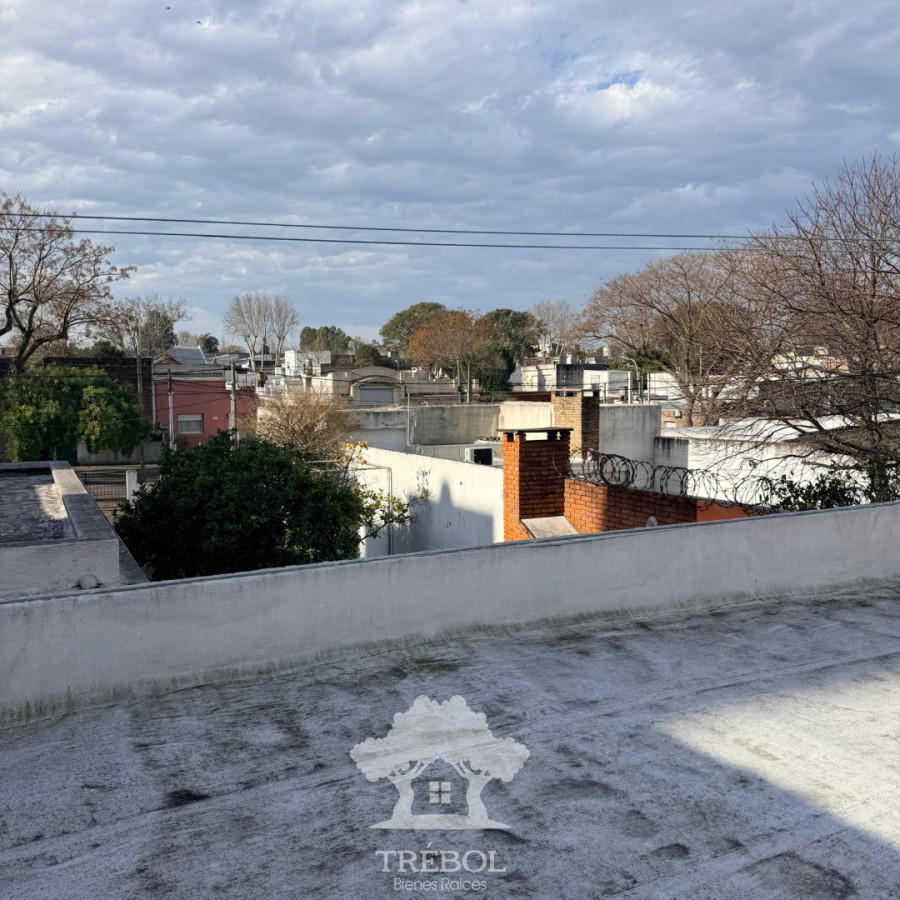 Casa ID.433 - Venta Casa 2 Dormitorios y Escritorio con Garaje Pérez Castellanos Montevideo V 