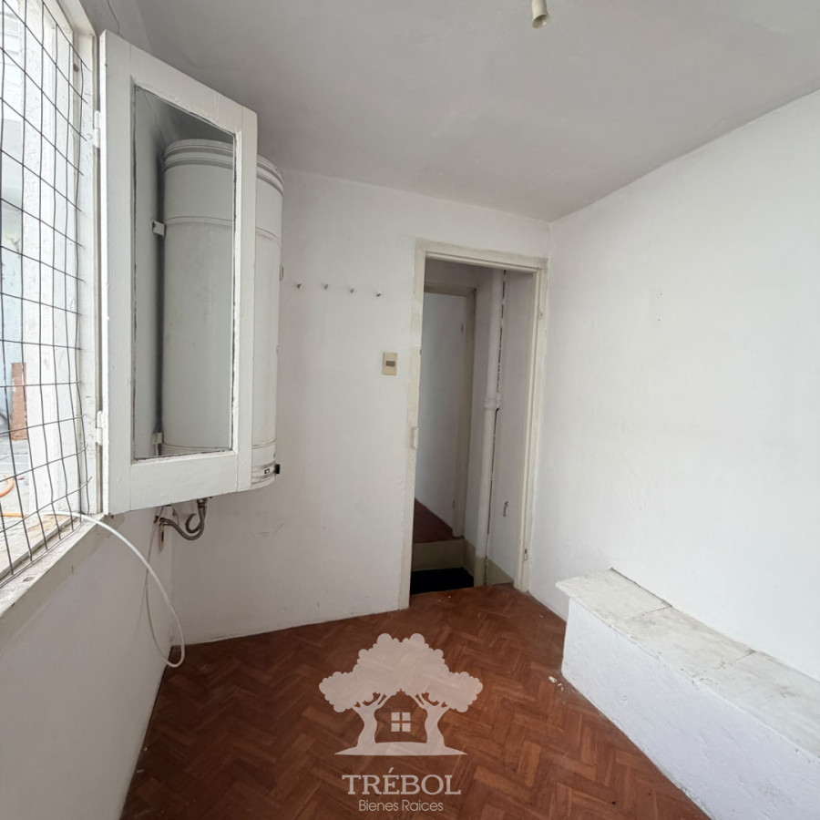 Casa ID.306 - Alquiler casa 4 Dormitorios Centro Montevideo D
