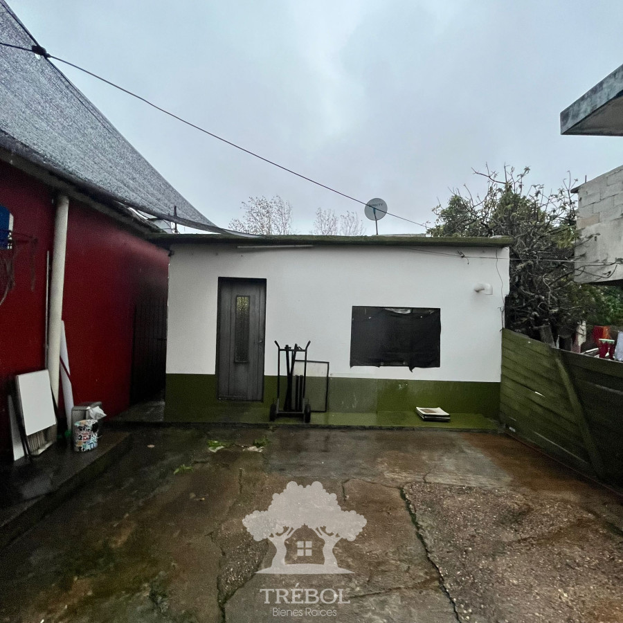 Casa ID.26 - Venta  Casa con Garaje y dos Apartamentos al fondo rentados Carrasco Norte Montevideo V