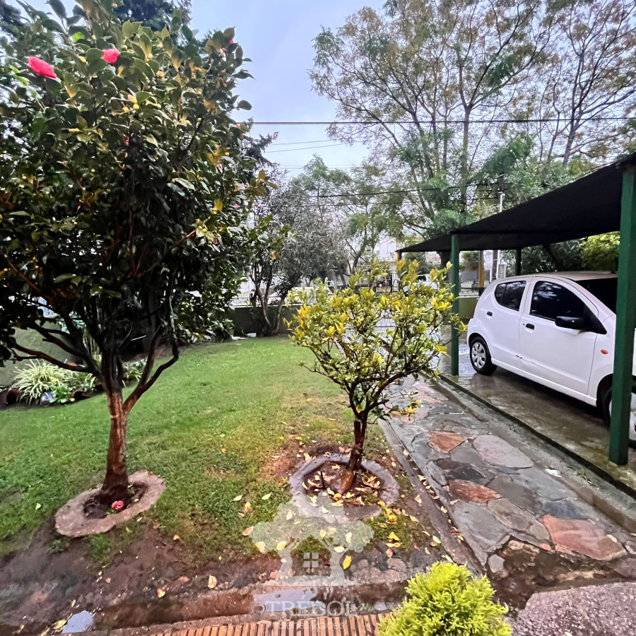 Casa ID.26 - Venta  Casa con Garaje y dos Apartamentos al fondo rentados Carrasco Norte Montevideo V