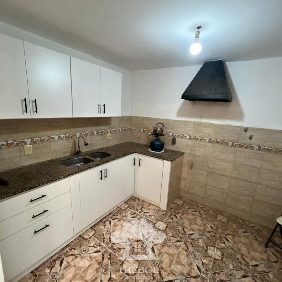 Casa ID.100 - Alquiler Casa 6 Dormitorios Aguada Montevideo V 