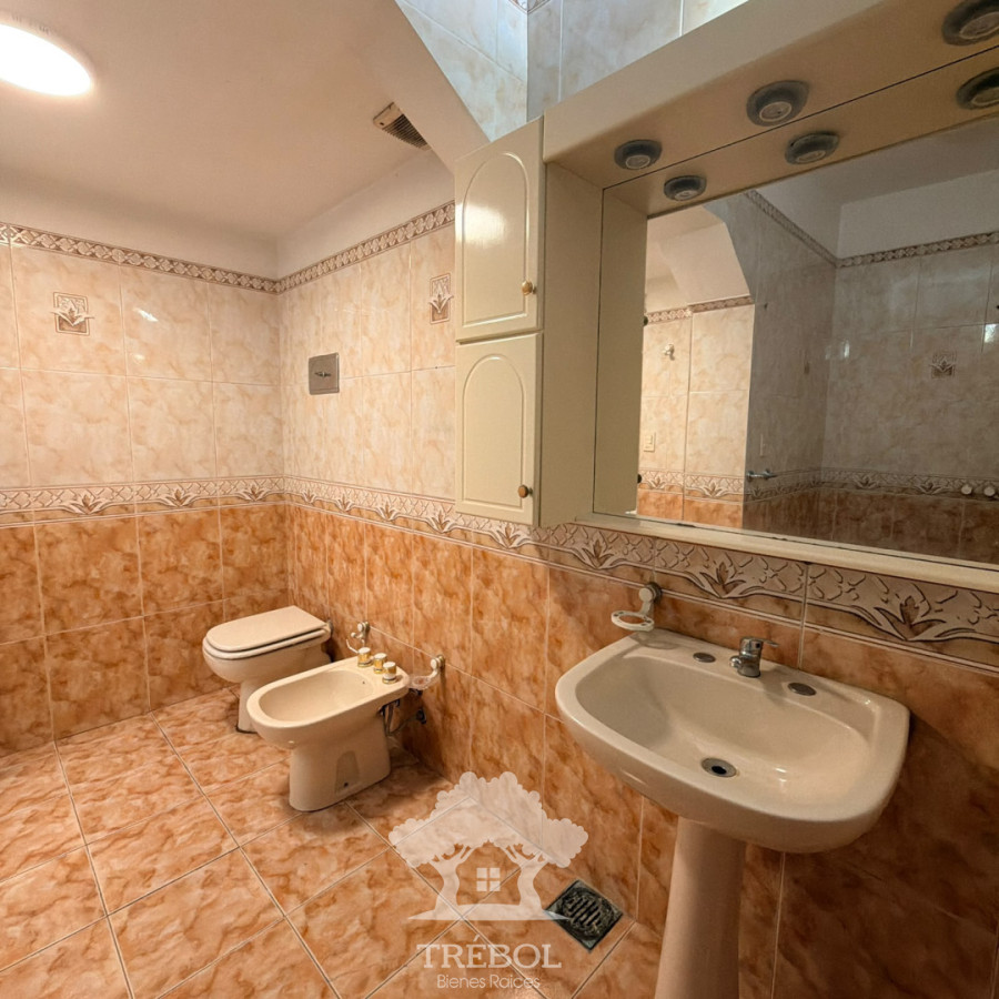 Casa ID.306 - Alquiler casa 4 Dormitorios Centro Montevideo D