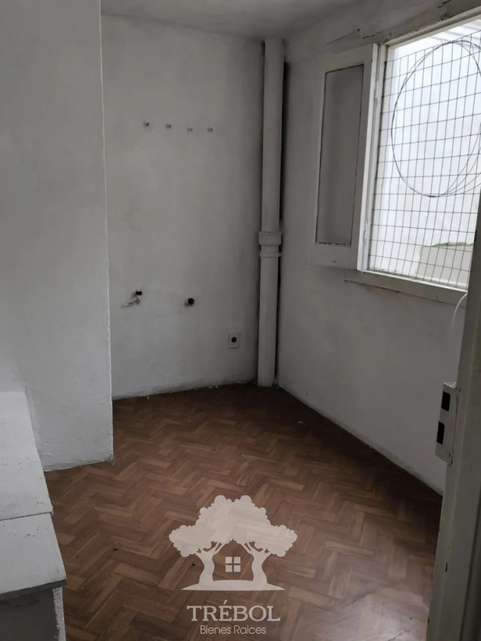 Casa ID.306 - Alquiler casa 4 Dormitorios Centro Montevideo D