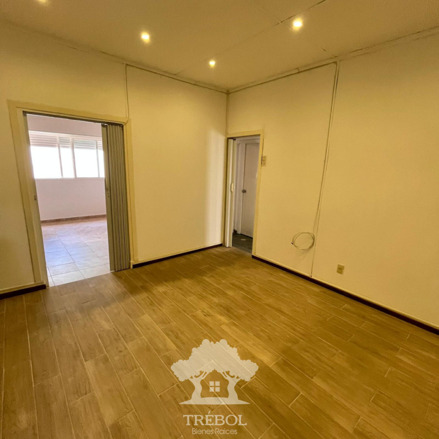 Casa ID.153 - Veta Casa 2 Dormitorios + 3 Apartamentos Rentados Ituzaingó Montevideo V 