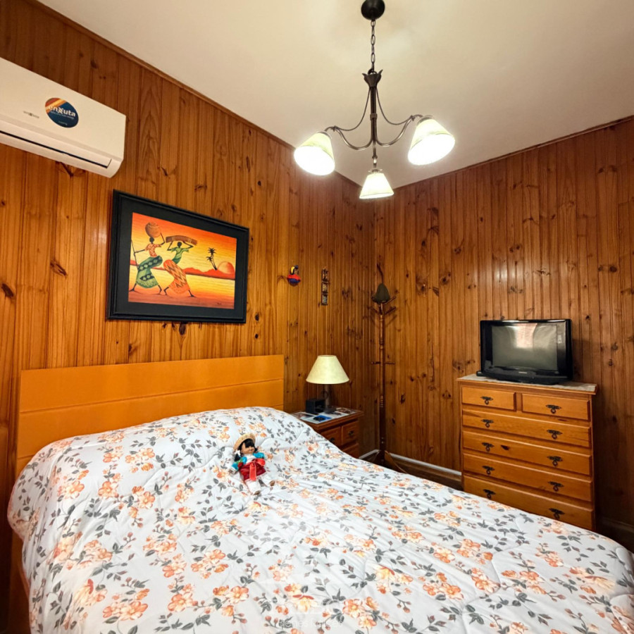 Casa ID.433 - Venta Casa 2 Dormitorios y Escritorio con Garaje Pérez Castellanos Montevideo V 